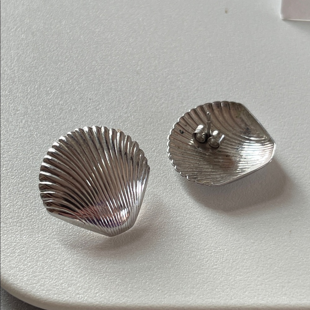 Vintage Silvertone Shell Earrings